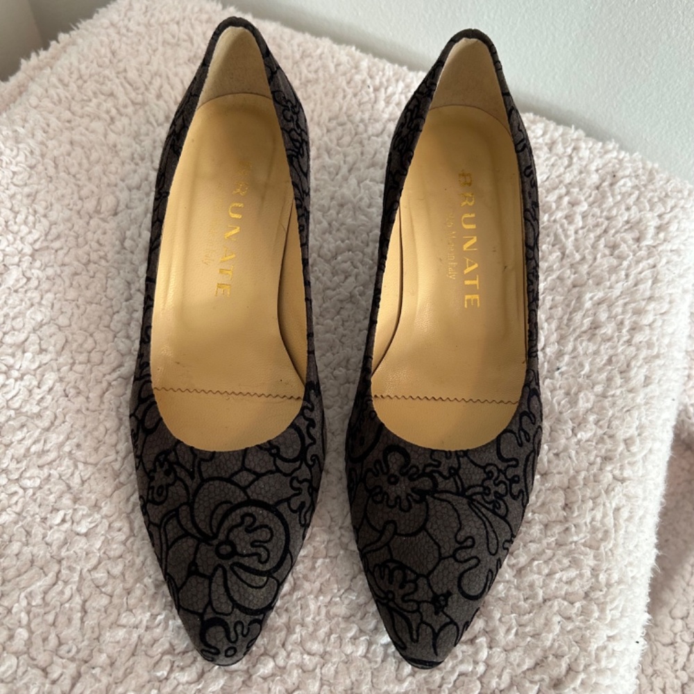 Brunate Italy Floral Embroidered Style Mid Heel Pumps EU 36 US 6